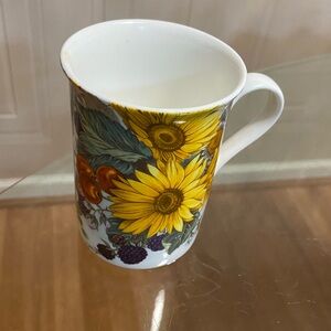Viscount Bone China Mug  Stafforshire England Yellow daffodil & 🌼 Flowers